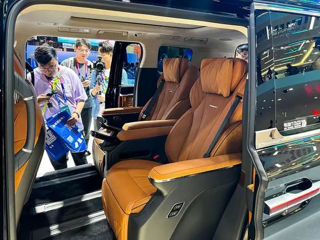 Пекинский автосалон 2024 Hongqi HQ9 PHEV / Запущен новый Hongqi H9 и Hongqi EHS7 СhinaAuto всё о китайских машинах Geely Chery Haval обзоры