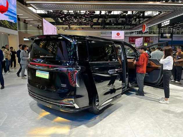 Пекинский автосалон 2024 Hongqi HQ9 PHEV / Запущен новый Hongqi H9 и Hongqi EHS7 СhinaAuto всё о китайских машинах Geely Chery Haval обзоры